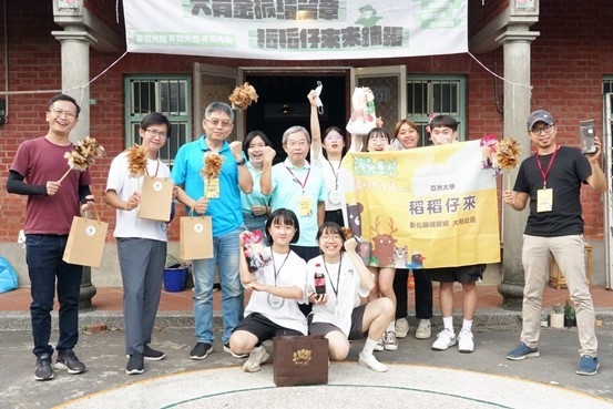 圖為亞大視傳系學生組成「稻稻仔來」團隊,進駐彰化縣埔鹽鄉大有社區