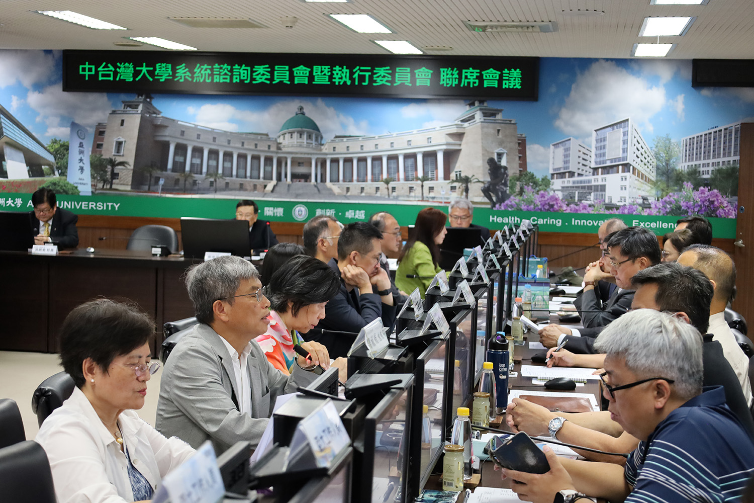 Active discussion of proposals during the M6 system meeting