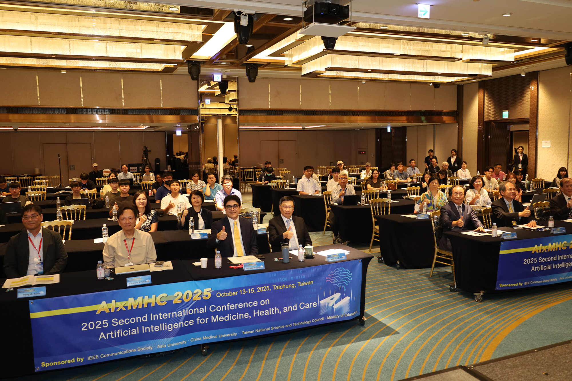 Asia University President Jeffrey J.P. Tsai (front row, fourth from left), Dr. Alireza Haghighi (front row, third from left), Edward Y. Chang (front row, second from left), Dr. Yang C. Fann, and participating experts and scholars pose for a group photo.