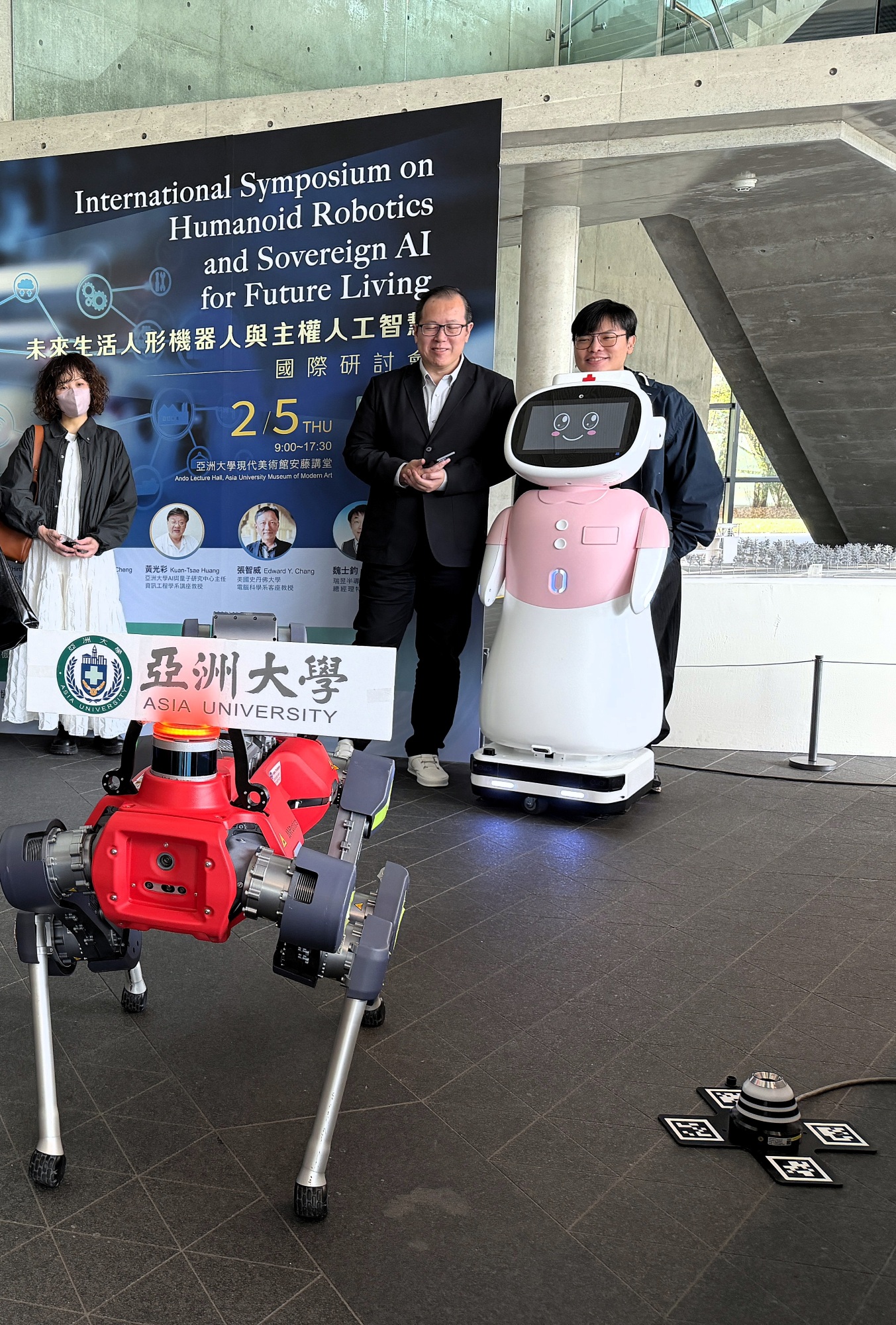 Multiple real-world robotics applications were demonstrated on site, drawing strong attention from attendees.